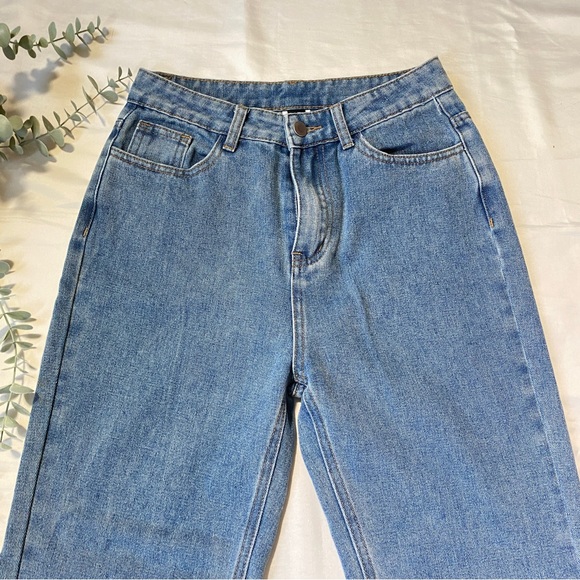 Dazy Medium Wash Blue Jeans Straight Leg High Rise Size Medium - Picture 3 of 8
